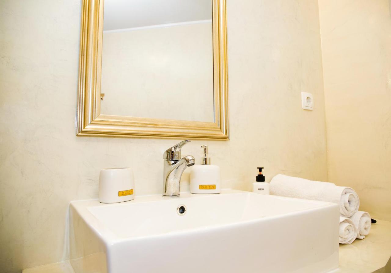 Praxitelis Luxury Apartments Athens Exterior photo